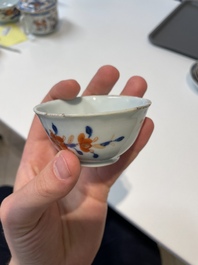 A varied collection of fourteen Chinese Imari-style wares, Kangxi/Qianlong