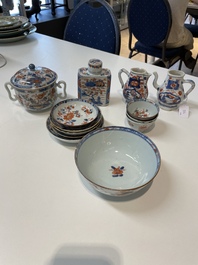 A varied collection of fourteen Chinese Imari-style wares, Kangxi/Qianlong