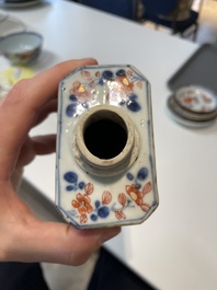 A varied collection of fourteen Chinese Imari-style wares, Kangxi/Qianlong