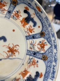 A varied collection of fourteen Chinese Imari-style wares, Kangxi/Qianlong