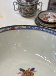 A varied collection of fourteen Chinese Imari-style wares, Kangxi/Qianlong