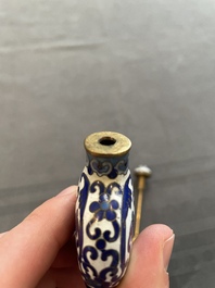 Eleven Chinese snuff bottles in amber, agate, rock crystal, lacquer, hardstone, metal and wood, 19/20th C.