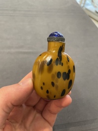 Ten Chinese overlay, multi-coloured and monochrome glass snuff bottles, 19/20th C.