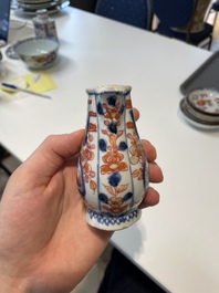 A varied collection of fourteen Chinese Imari-style wares, Kangxi/Qianlong