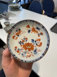 A varied collection of fourteen Chinese Imari-style wares, Kangxi/Qianlong