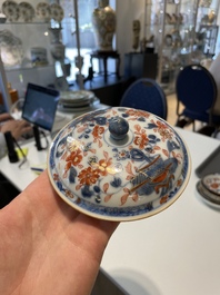 A varied collection of fourteen Chinese Imari-style wares, Kangxi/Qianlong