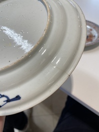 A pair of Chinese Imari-style plates, a plate and a pair of saucers, Kangxi/Yongzheng