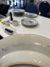 A pair of Chinese Imari-style plates, a plate and a pair of saucers, Kangxi/Yongzheng