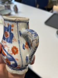 A varied collection of fourteen Chinese Imari-style wares, Kangxi/Qianlong