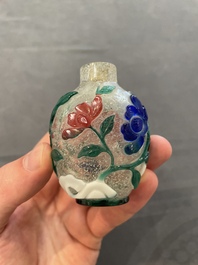Ten Chinese overlay, multi-coloured and monochrome glass snuff bottles, 19/20th C.