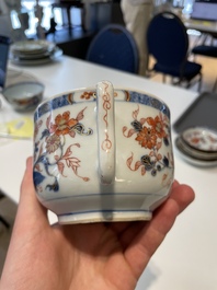 A varied collection of fourteen Chinese Imari-style wares, Kangxi/Qianlong