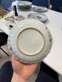 A pair of Chinese Imari-style plates, a plate and a pair of saucers, Kangxi/Yongzheng