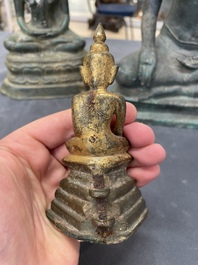 Four various Burmese bronze Buddhas, 15/17th C.