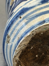 A blue and white Italian maiolica albarello, 16/17th C.