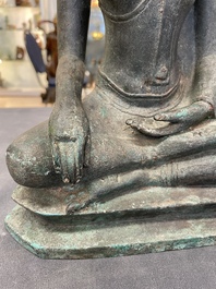 Four various Burmese bronze Buddhas, 15/17th C.