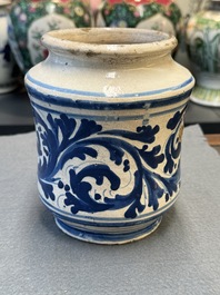 A blue and white Italian maiolica albarello, 16/17th C.