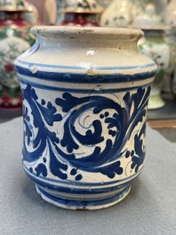 A blue and white Italian maiolica albarello, 16/17th C.