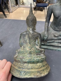 Four various Burmese bronze Buddhas, 15/17th C.