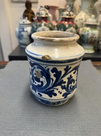 A blue and white Italian maiolica albarello, 16/17th C.