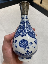 Four Chinese blue and white vases and a stem cup, Kangxi and later