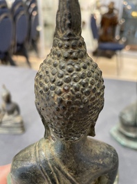 Four various Burmese bronze Buddhas, 15/17th C.