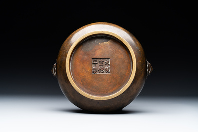 A Chinese bronze censer with lion-form handles, Xuande mark, 17/18th C.