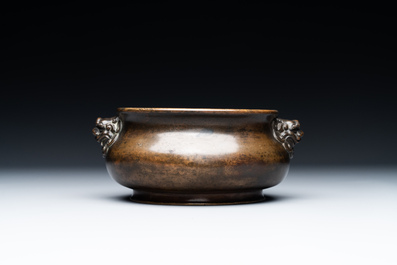 A Chinese bronze censer with lion-form handles, Xuande mark, 17/18th C.
