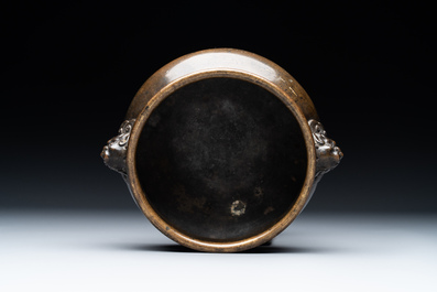 A Chinese bronze censer with lion-form handles, Xuande mark, 17/18th C.