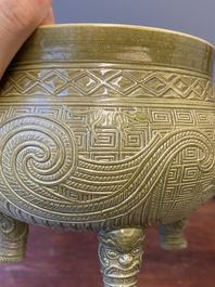A Chinese teadust-glazed archaistic food vessel and cover, 'dui 敦', Hua Ting Shi Zhi 華亭氏製 mark, late 19th C.