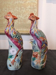 Three Chinese Yixing stoneware teapots and a pair of famille rose phoenixes, 19/20th C.