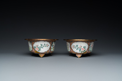 A pair of Chinese Canton enamel quatrefoil jardini&egrave;res with figural design, Qianlong mark, 19th C.