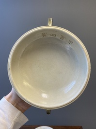 A Chinese teadust-glazed archaistic food vessel and cover, 'dui 敦', Hua Ting Shi Zhi 華亭氏製 mark, late 19th C.