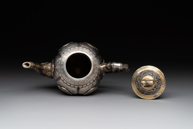A Chinese parcel-gilt silver wine ewer for the Peranakan or Straits market,  Xuan Huang Hao 炫煌號 and An Yi Zao 安益造 mark, 19/20th C.