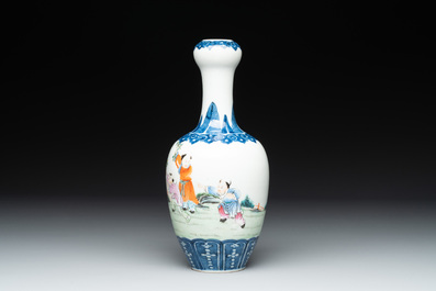 A Chinese famille rose '100 boys' garlic-mouth vase, Qianlong mark, 19th C.