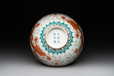 A Chinese famille rose 'dragon' bowl, Xuantong mark, 20th C.