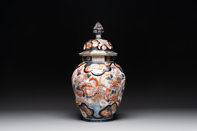 A five-piece Imari-style garniture with birds among flowering branches, incl. 3 stands, Samson, Paris, 19th C.