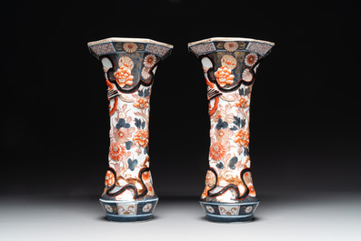 A five-piece Imari-style garniture with birds among flowering branches, incl. 3 stands, Samson, Paris, 19th C.