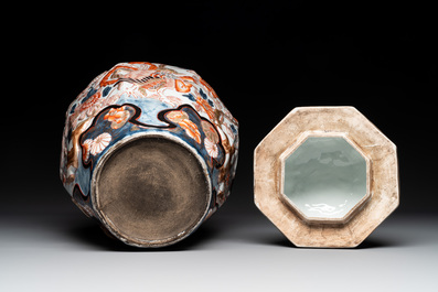 A five-piece Imari-style garniture with birds among flowering branches, incl. 3 stands, Samson, Paris, 19th C.