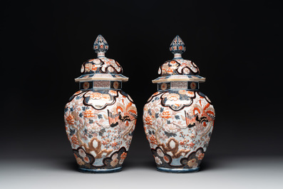 A five-piece Imari-style garniture with birds among flowering branches, incl. 3 stands, Samson, Paris, 19th C.