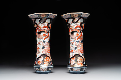 A five-piece Imari-style garniture with birds among flowering branches, incl. 3 stands, Samson, Paris, 19th C.