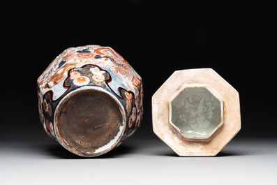 A five-piece Imari-style garniture with birds among flowering branches, incl. 3 stands, Samson, Paris, 19th C.