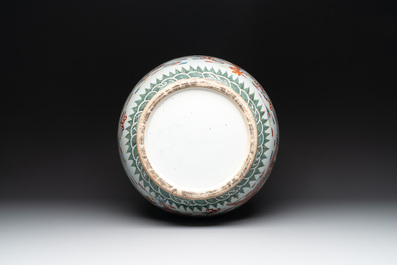 A large Chinese famille rose 'dragon' 'hu' vase, 19/20th C.