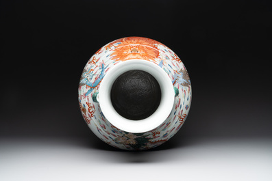 A large Chinese famille rose 'dragon' 'hu' vase, 19/20th C.