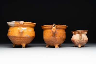 A collection of 10 parcel-glazed pottery so-called &lsquo;grapen&rsquo;, tripod cooking pots, 14th/17th C.