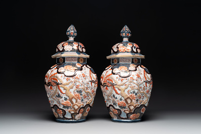 A five-piece Imari-style garniture with birds among flowering branches, incl. 3 stands, Samson, Paris, 19th C.