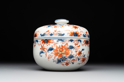 A collection of five Chinese Imari-style wares, Kangxi/Qianlong