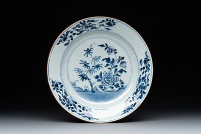 A varied collection of 13 Chinese famille rose, blue and white wares, Transitional period/19th C.