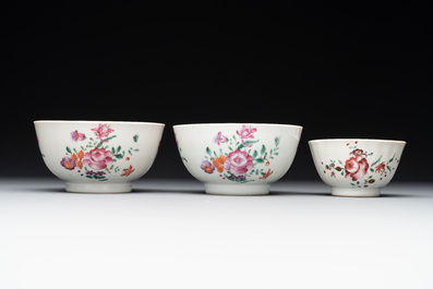 A Chinese famille rose 'Lowestoft' teapot, a plate, three cups and nine saucers, Qianlong