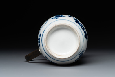 A varied collection of 13 Chinese famille rose, blue and white wares, Transitional period/19th C.
