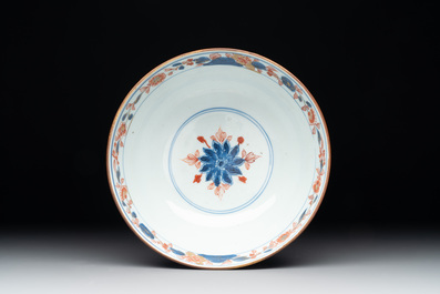 A collection of five Chinese Imari-style wares, Kangxi/Qianlong
